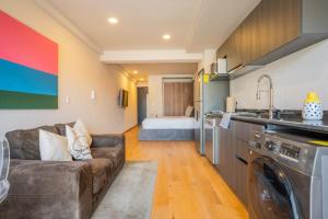 Stylish Studio with Private Balcony in Roma Norte