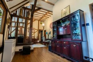 Spacious 5BR House with Garden