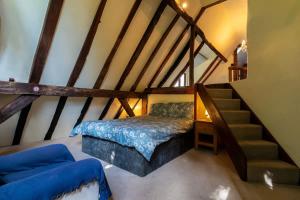 Spacious 5BR House with Garden