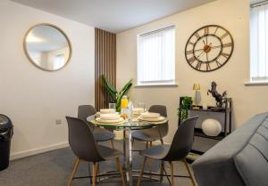The Beauchamp Modern 2BR Coventry City Centre Apt Free Parking