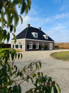 Het Koetshuis