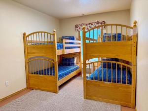 Luxury Angel Fire 5BR 4B, Views!, Game Room