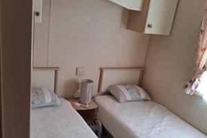 2Bed Cabin-Sleeps 5 WiFi Free Parking Sea Views