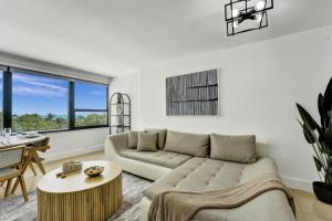 Large Ocean View 2 BDR Condo Beachfront Hotel 504