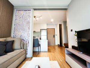 Bright & New Extra Large bed -Astra Sky River