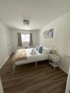 Charming 2 Bed 1 Bathroom Escape with Free Parking and WiFi