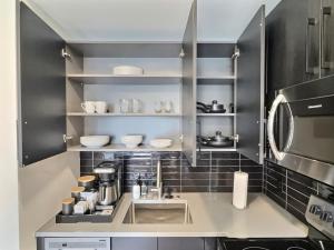 Modern Bham Getaway, Steps to Railroad Park and Eats