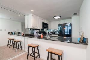 One Seagrove Place 1208