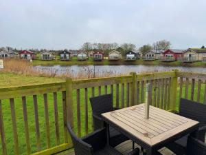 Lunas Lodge by the Lake at The Bay Filey, 2 dogs welcome free of charge