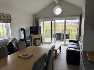 Lunas Lodge by the Lake at The Bay Filey, 2 dogs welcome free of charge
