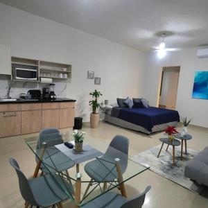 Casa Almendros - Trendy downtown