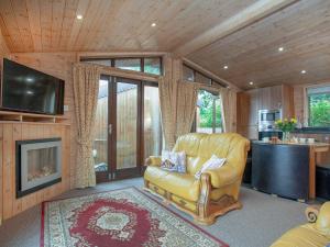Log Cabin - Uk44337