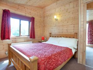 Log Cabin - Uk44337