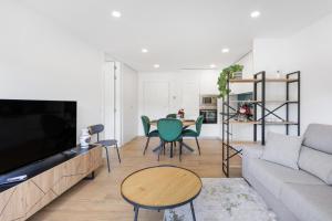 Sunny Stays Espinho | Balcony & Pool