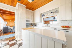 Gypsea Rose - Southern Shores, Oceanfront, Ocean View, Hot Tub, Pets OK, Flex Stays