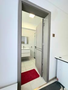 Cozy 5 Bedroom APT, Pool, Gym, Free Parking