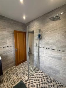 Modern Comfort for Longer Stays in Bury, 2-Bedrooms