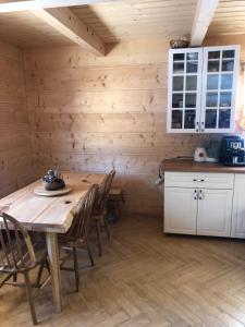 Miodowy Domek nad potoczkiem