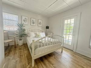 Botanical Studio Retreat in the Heart of Woodstock