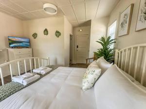 Botanical Studio Retreat in the Heart of Woodstock