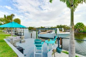 Family Fun in Cape Coral! Colorful Home with Dock