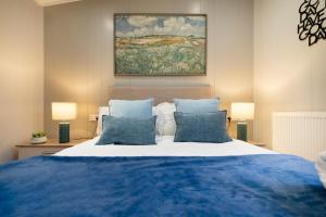 Silverdale Lodge, HotTub, Wi-FI, Quiet & Sleeps 4