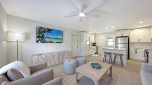 Canal 311 - Right in Siesta Key Village!