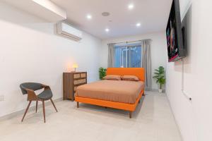 Bright Studio Duplex with Private Backyard