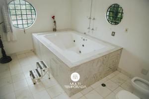 Chácara 3 Poderes Piscina - 60 pessoas - Guararema