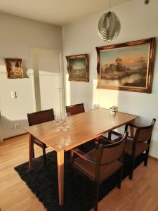 Next to metro and shopping center with great seaview