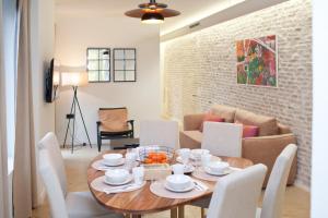 Homey Seville Brand New Arfe II Apartment Near Cathedral 8 people