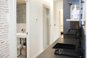 Homey Seville Brand New Arfe II Apartment Near Cathedral 8 people