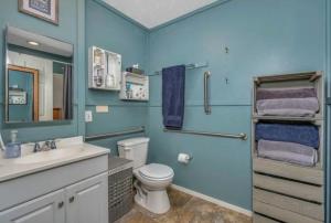 The Little House in the Big Woods- a quiet 2 bedroom, 1 bathroom creek side cottage