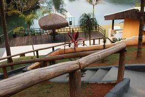 Casa Rosa - Experiência Exclusiva à Beira do Lago das Brisas - GO