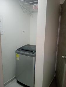 Modern & Cozy Apartment Near the Beach