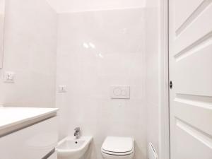 Brand new studio connected to two metro lines