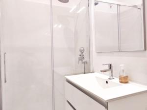 Brand new studio connected to two metro lines