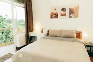 Mandala Light Floor Stay by West Lake