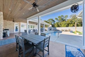 Large Lux Home,Private Pool,Spa,Backyard, 6 Bdrms, Beach,Wharf, OWA 15 Mins Away