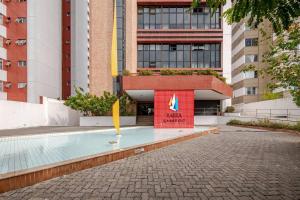 Lindo quarto e sala completo no coração da barra