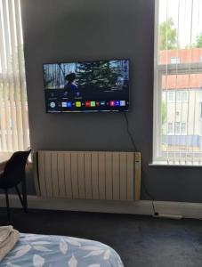 Sleek Private Studio with Netflix in Moseley
