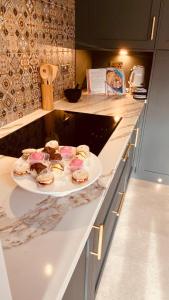 Number10 Luxury in central Cheltenham Sleeps 8