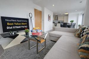 Promo Rate - Modern Flats in Hoxton with Private Balcony near Shoreditch, Old Street, Liverpool Street Station by NourNest Apartments