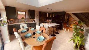 Number10 Luxury in central Cheltenham Sleeps 8