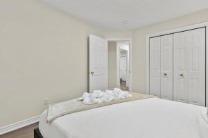 Chelsea Suite 3BR, 1B with parking for 28plus stays