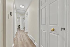 Chelsea Suite 3BR, 1B with parking for 28plus stays