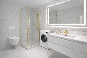 Hanza Tower WHITE SKY 24 Jacuzzi & Pool & SPA