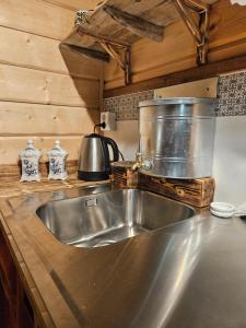 The Lakeview Cabin