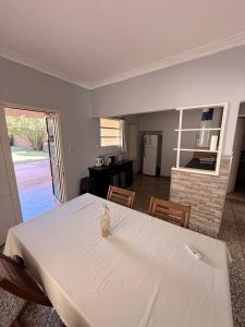 Casa con parque gigante, parrilla, garage y WIFI