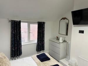 Rooms at 153 ROOM ONLY